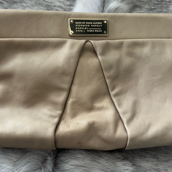 Marc Jacobs clutch with magnetic closure used - Picture 4 of 4